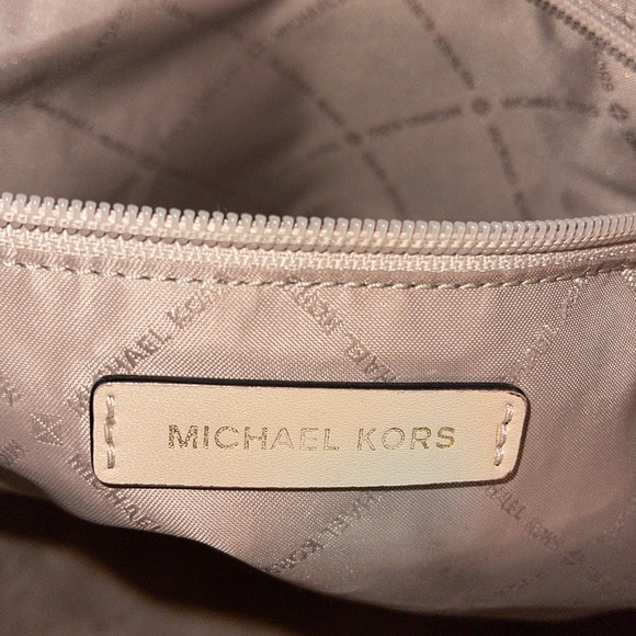 Michael Kors Signature Jet Set Purse - very good used condition. - Picture 3 of 13